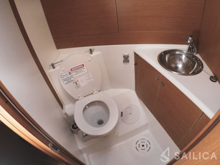 Jeanneau 53 - Yacht Charter Sailica