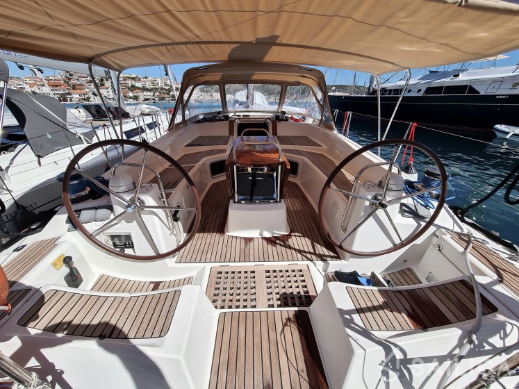 Jeanneau 53 - Yacht Charter Sailica