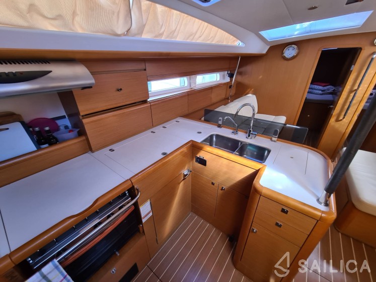 Jeanneau 53 - Yacht Charter Sailica