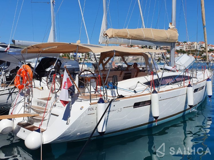 Jeanneau 53 - Yacht Charter Sailica