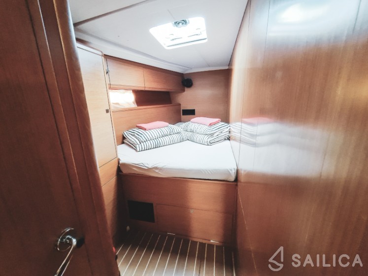 Jeanneau 53 - Yacht Charter Sailica