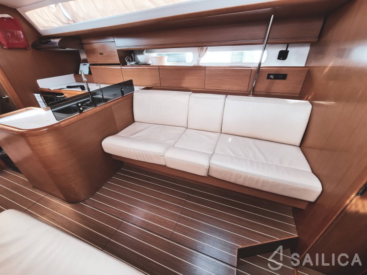 Jeanneau 53 - Yacht Charter Sailica