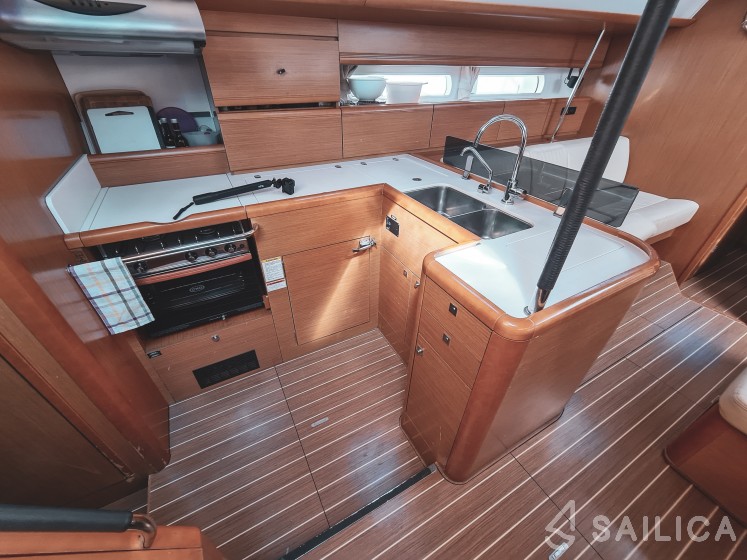 Jeanneau 53 - Yacht Charter Sailica