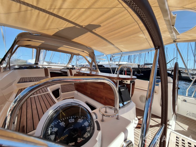 Jeanneau 53 - Yacht Charter Sailica