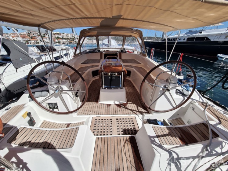 Jeanneau 53 - Yacht Charter Sailica