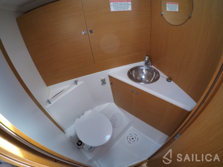 Jeanneau 53 - Yacht Charter Sailica