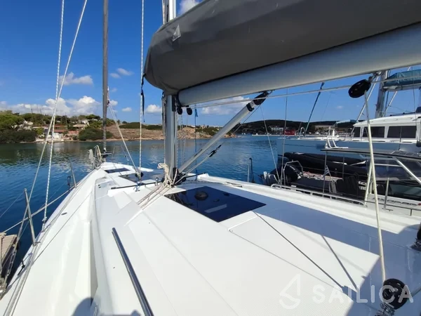 Hanse 418 - Yacht Charter Sailica