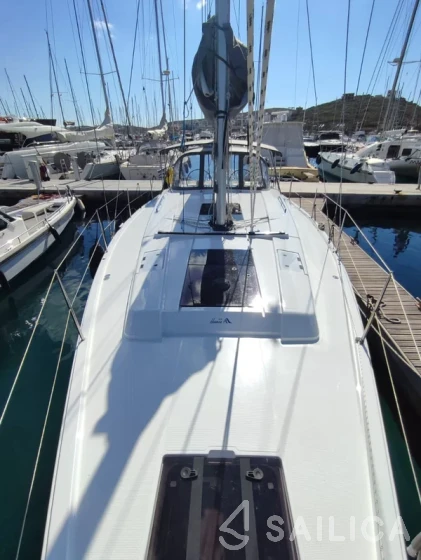 Hanse 418 - Yacht Charter Sailica