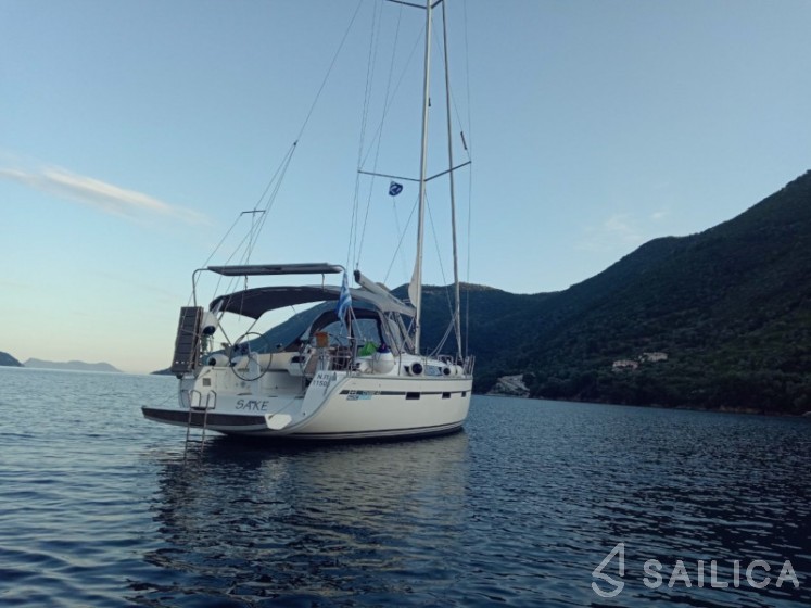 Bavaria Cruiser 41 - 3 cab. - Yacht Charter Sailica