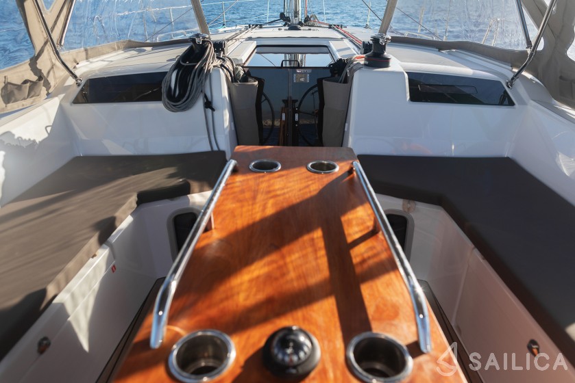 Oceanis 40.1 - Yacht Charter Sailica