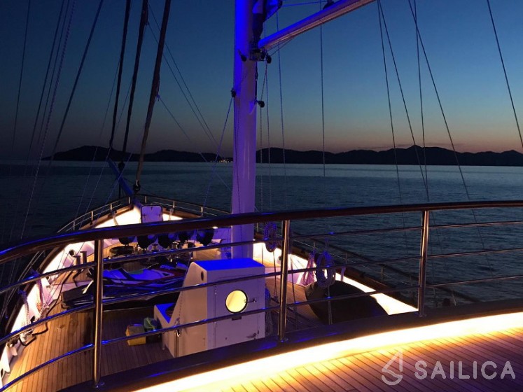 Corsario - Yacht Charter Sailica