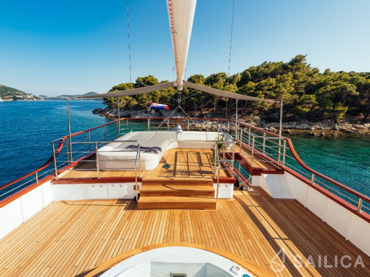 Corsario - Yacht Charter Sailica
