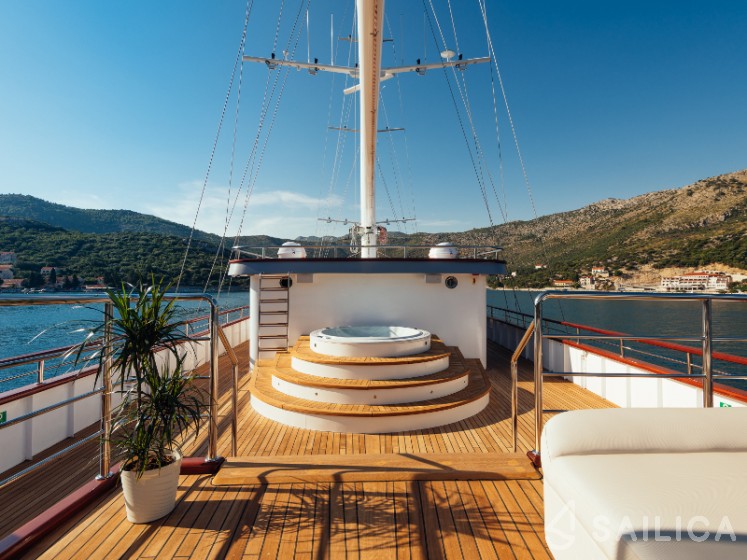 Corsario - Yacht Charter Sailica