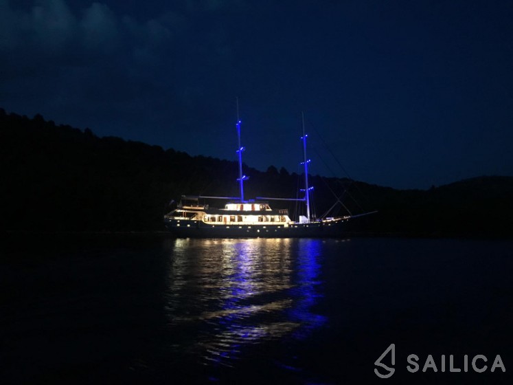 Corsario - Yacht Charter Sailica