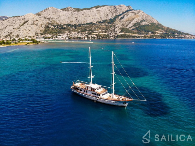 Corsario - Yacht Charter Sailica