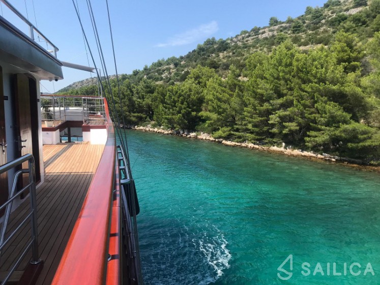Corsario - Yacht Charter Sailica