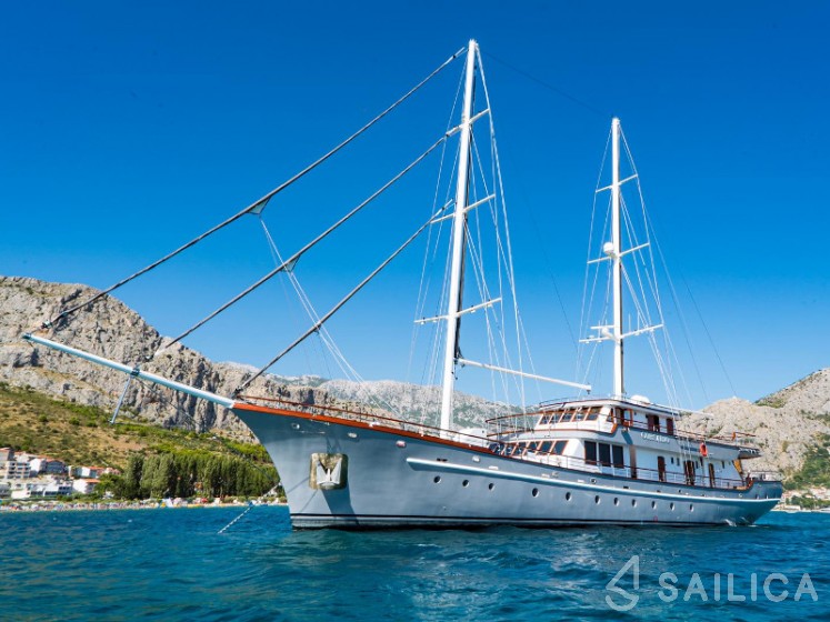 Corsario - Yacht Charter Sailica