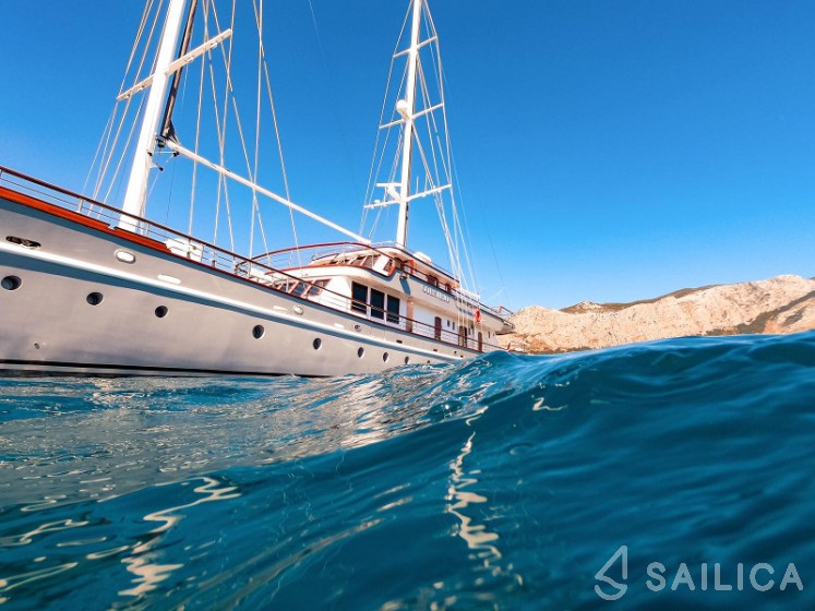 Corsario - Yacht Charter Sailica