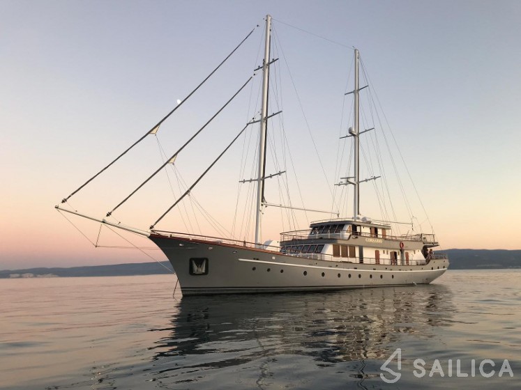 Corsario - Yacht Charter Sailica