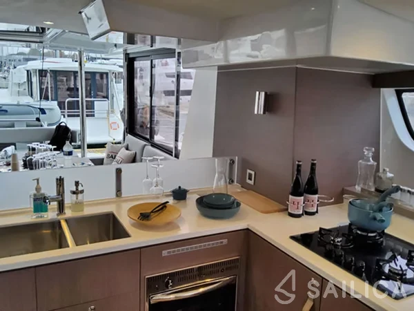 Bali 4.6 - Yacht Charter Sailica
