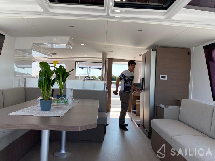 Bali 4.6 - Yacht Charter Sailica