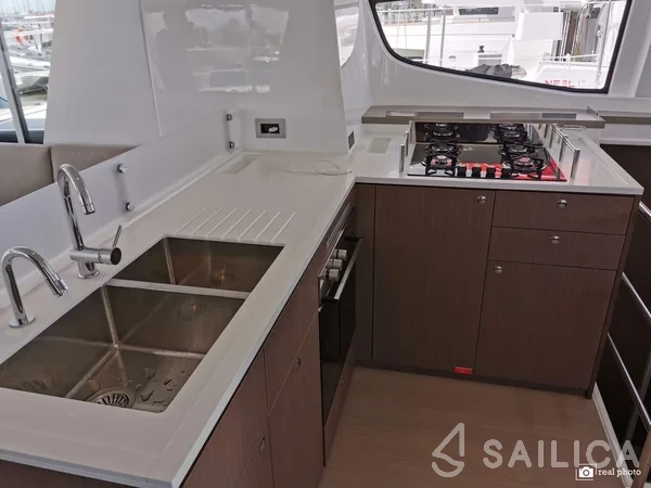 Bali 4.6 - Yacht Charter Sailica