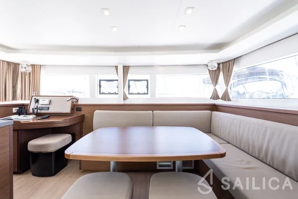 Lagoon 450  Flybridge - Yacht Charter Sailica