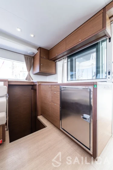 Lagoon 450  Flybridge - Yacht Charter Sailica