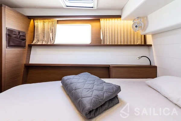 Lagoon 450  Flybridge - Yacht Charter Sailica