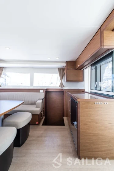 Lagoon 450  Flybridge - Yacht Charter Sailica