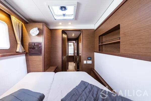 Lagoon 450  Flybridge - Yacht Charter Sailica