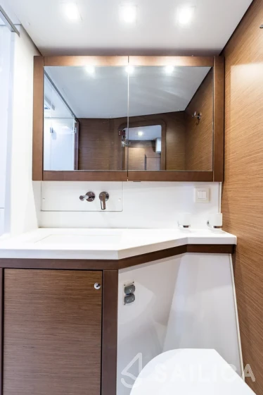 Lagoon 450  Flybridge - Yacht Charter Sailica
