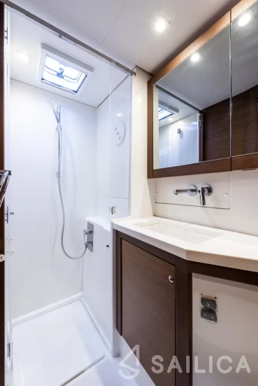 Lagoon 450  Flybridge - Yacht Charter Sailica