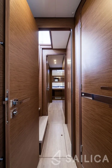Lagoon 450  Flybridge - Yacht Charter Sailica