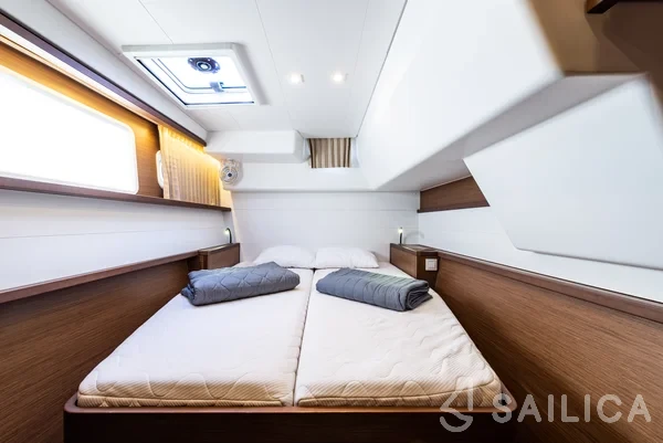 Lagoon 450  Flybridge - Yacht Charter Sailica
