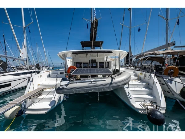 Lagoon 450  Flybridge - Yacht Charter Sailica