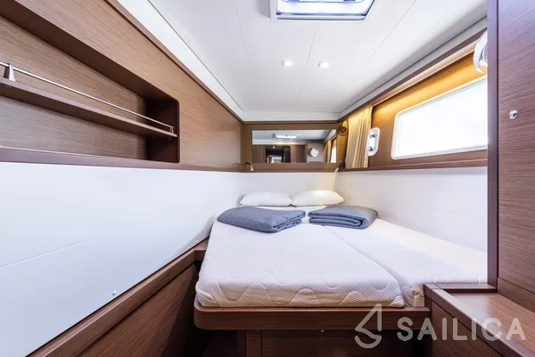 Lagoon 450  Flybridge - Yacht Charter Sailica