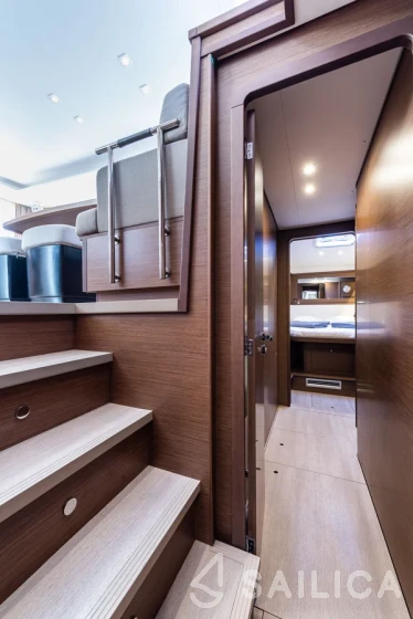 Lagoon 450  Flybridge - Yacht Charter Sailica