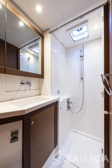 Lagoon 450  Flybridge - Yacht Charter Sailica