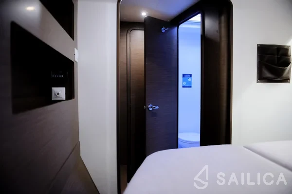 Lagoon 42 - Yacht Charter Sailica