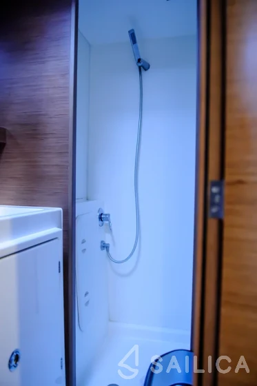 Lagoon 42 - Yacht Charter Sailica