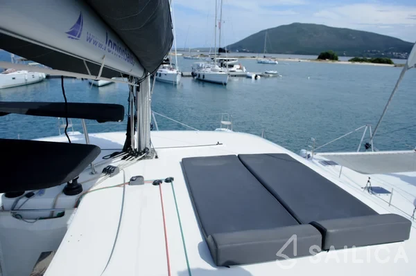 Lagoon 42 - Yacht Charter Sailica