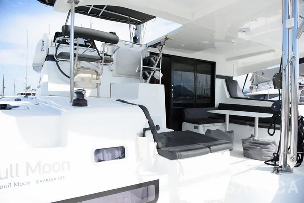 Lagoon 42 - Yacht Charter Sailica