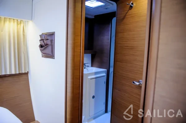 Lagoon 42 - Yacht Charter Sailica