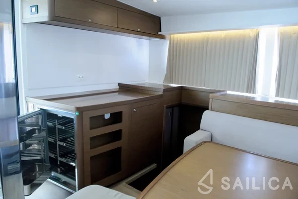 Lagoon 42 - Yacht Charter Sailica