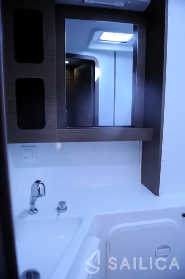 Lagoon 42 - Yacht Charter Sailica