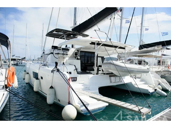 Lagoon 42 - Yacht Charter Sailica