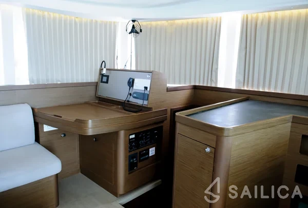 Lagoon 42 - Yacht Charter Sailica
