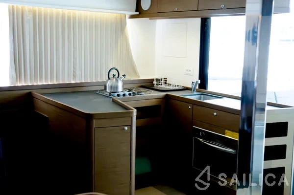 Lagoon 42 - Yacht Charter Sailica