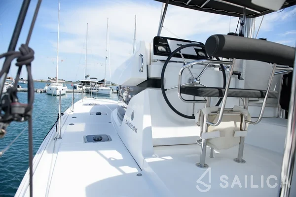 Lagoon 42 - Yacht Charter Sailica